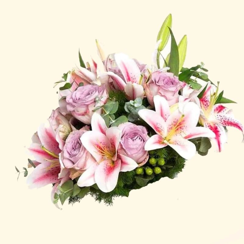 Consegna a domicilio Fiori a Roma - Lilium Star Gazer rosa Rose rosa ed Ipericum verde