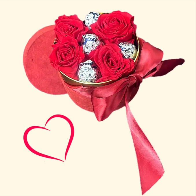 Flower Box 15 con rose fresche rosse. Consegniamo a domicilio a Roma